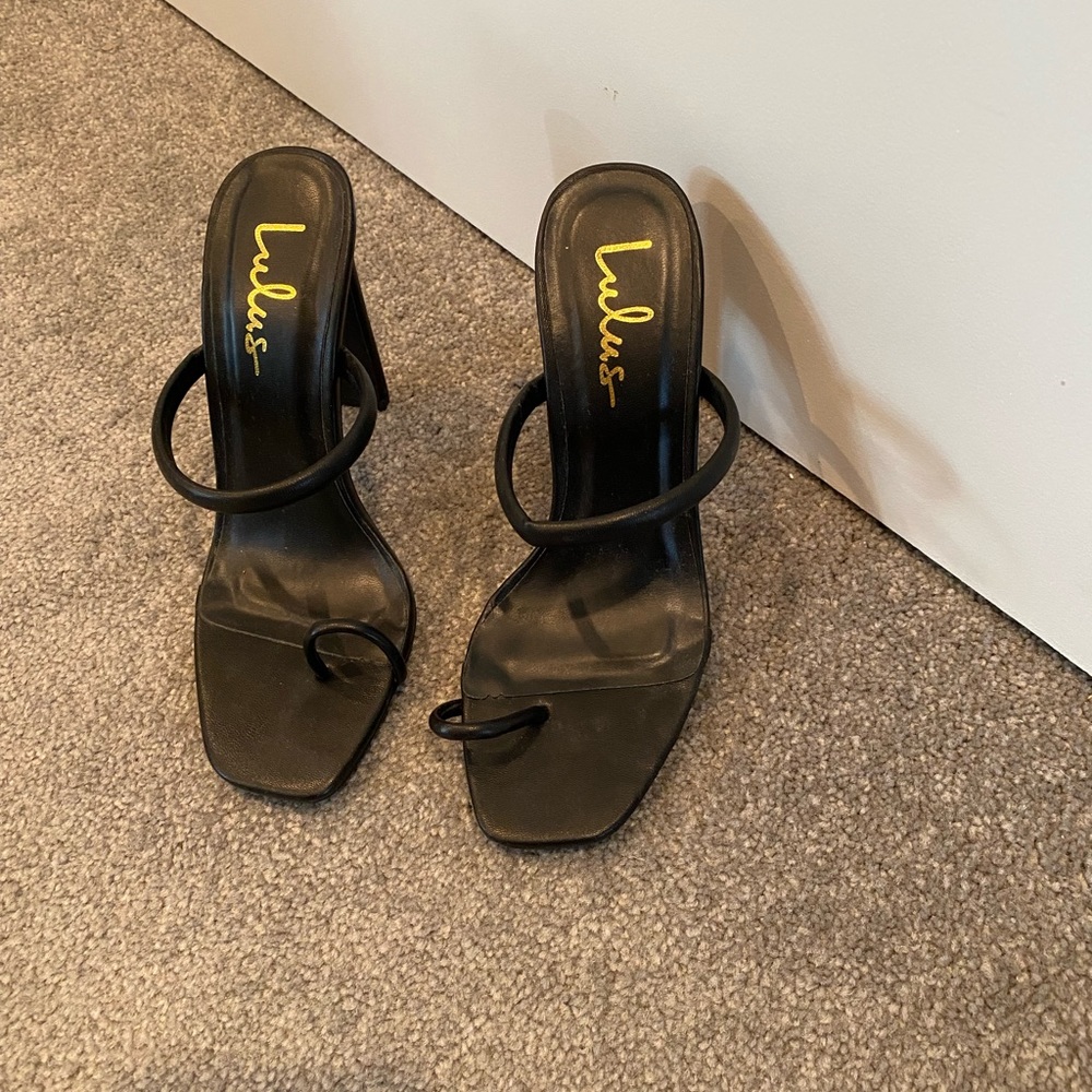 Little black toe sandal- NEW